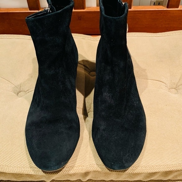 Dolce Vita Women Black Suede Ankle Boot with Side Silver Zipper. - Picture 1 of 13